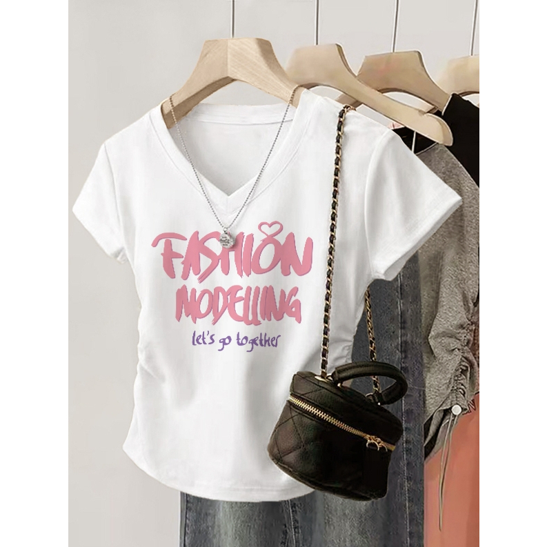 เสื้อยืดครอปเอวลอยทรงเข้ารูป คอวีเสื้อสาวอวบ สาวฮอตสาว หลายรูปแบบ เสื้อยืดผู้หญิงน่ารักๆ