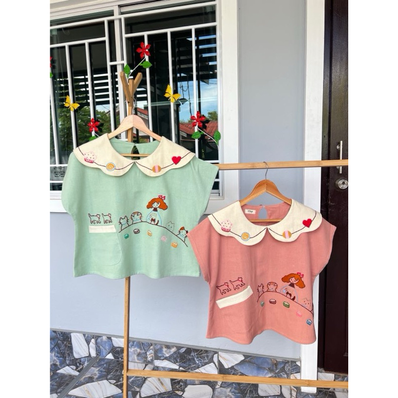 เสื้อคอบัวปักลายน้องแมว+ผู้หญิง