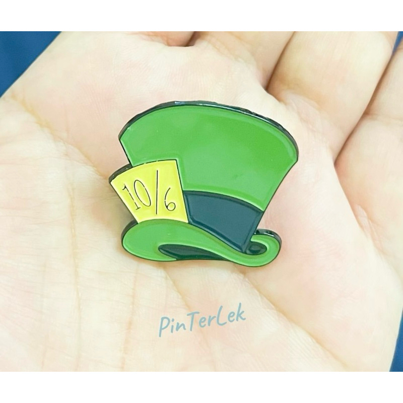 Pin หรือเข็มกลัดโลหะ Pin Enamel Alice in wonderland