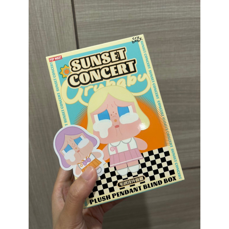 *พร้อมส่ง* Cry baby Sunset พวงกุญแจ Pop mart Art toy ของเล่น ตุ๊กตา