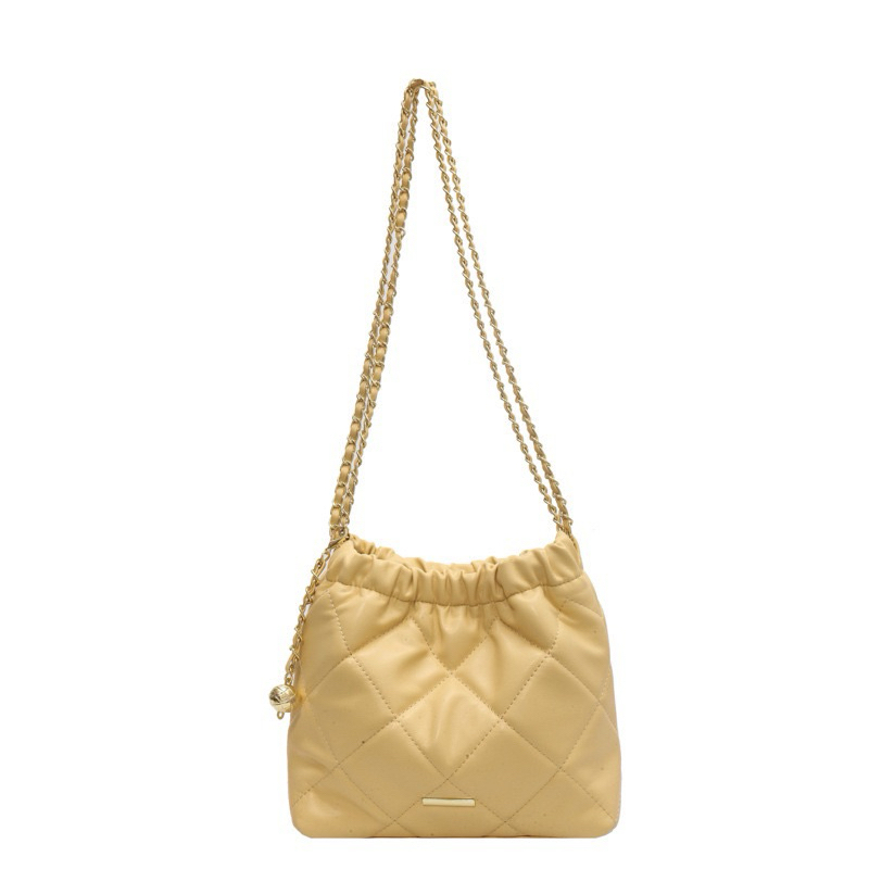 กระเป๋าสะพายข้างสีเหลืองจากร้าน 8angles