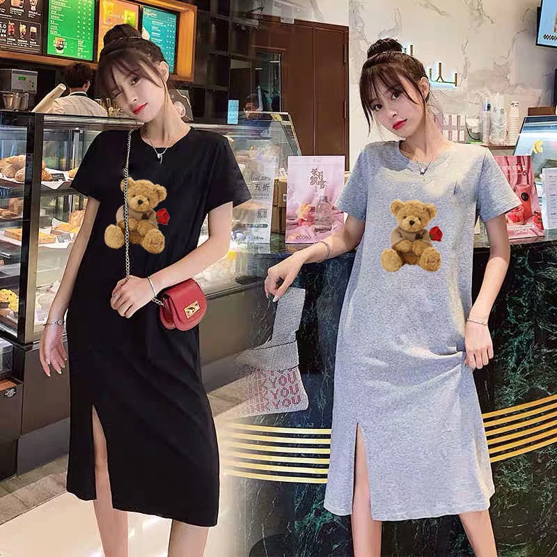 เดรสยาว เดรสคลุมท้องลายน้องหมี ดีเทลแหวกข้างตรงชายกระโปรง เนื้อผ้าใส่สบาย ไซร์เล็ก/ไซร์ใหญ่ก็ใส่ได้