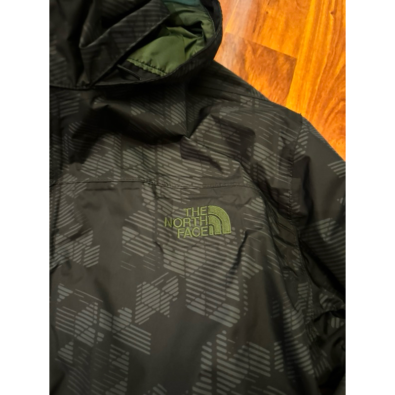 เสื้อกันหนาว กันลม และกันฝน The north face