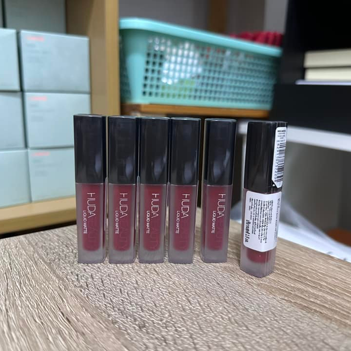 Huda Beauty Liquid Matte Ultra-Comfort Transfer-Proof Lipstick 1.9ml สินค้าผลิต 10/2021 **