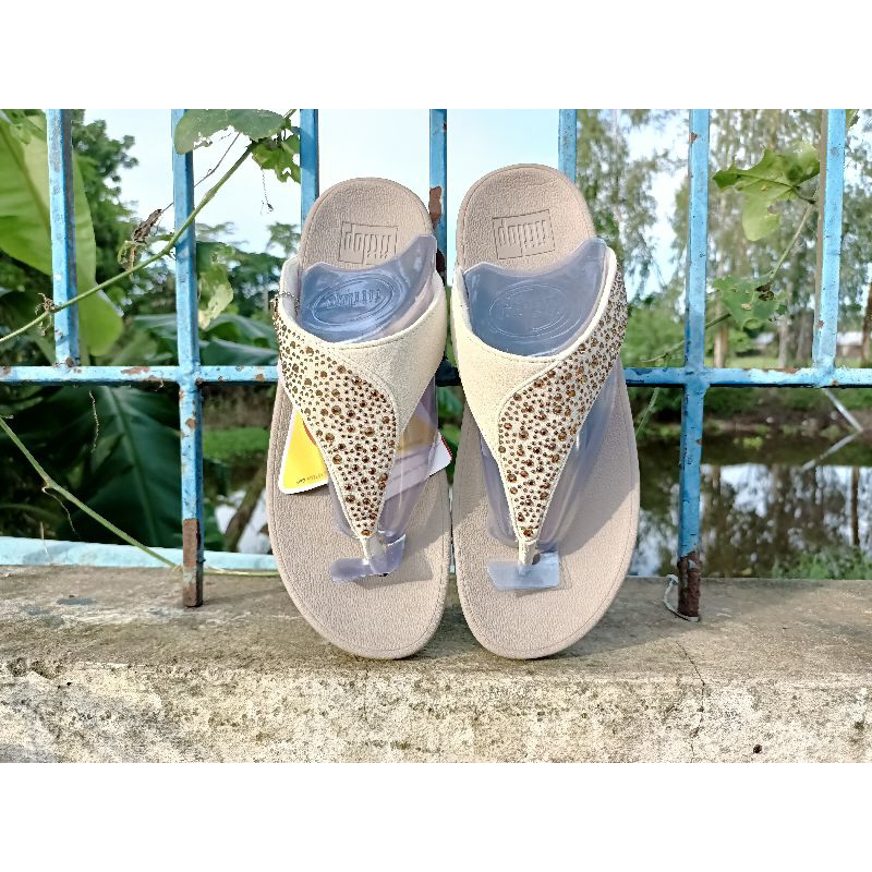 รองเท้าของผู้หญิงแบบหนีบเป็นรองเท้าสุขภาพมีหลายสีมีไซส์ 36-40 สนใจกดสั่งซื้อได้จ้าของมีความสุข