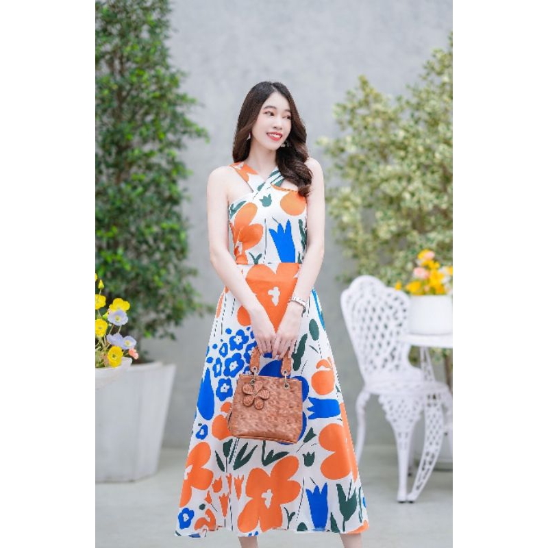 Maxi dress สายเดี่ยวคอวีลายดอกเมกโกะ มีซิปซ่อนด