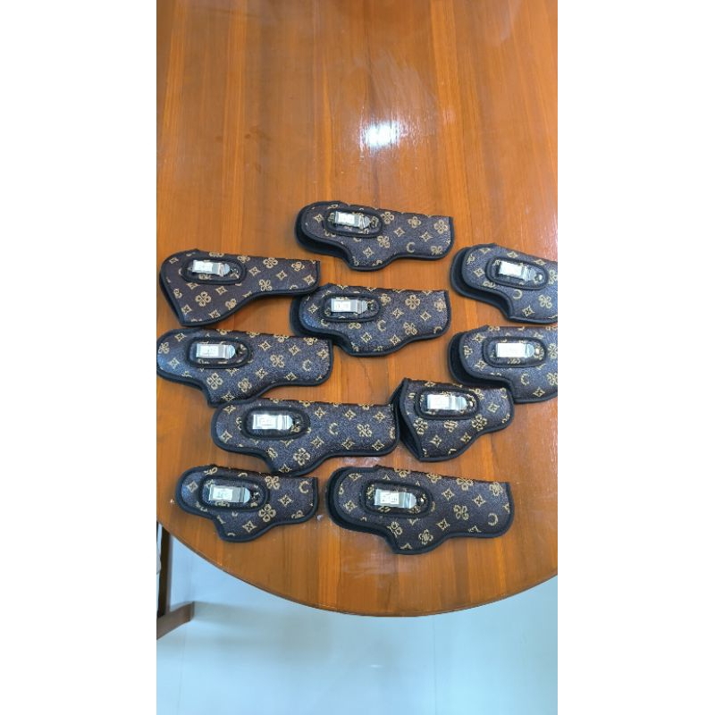 ซองปืนพกในลายสวยตรงปก4ลายสวยหลายรุ่น น้ำตาล (มีแค่ซองขวานะครับ)