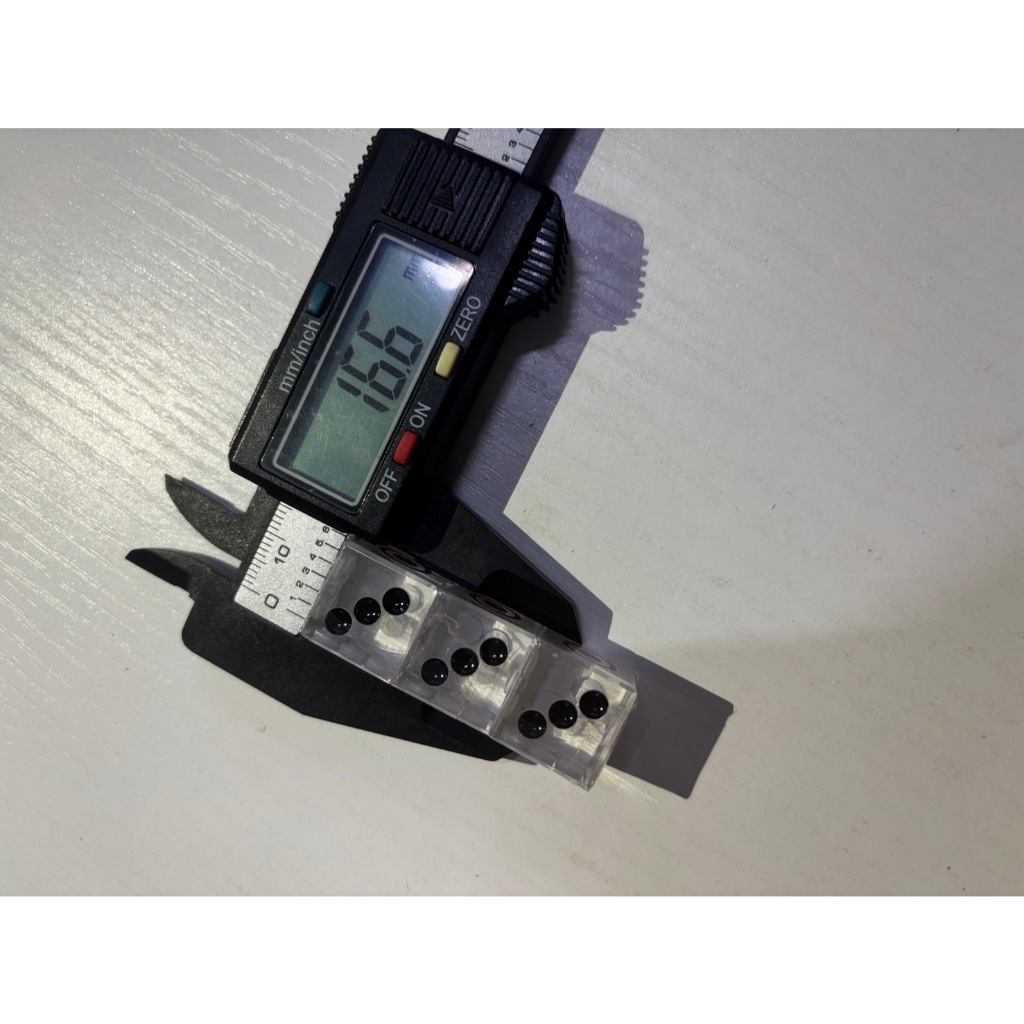 พร้อมส่ง*ลูกเต๋าหุนใสลบเหลี่ยม ขนาด5