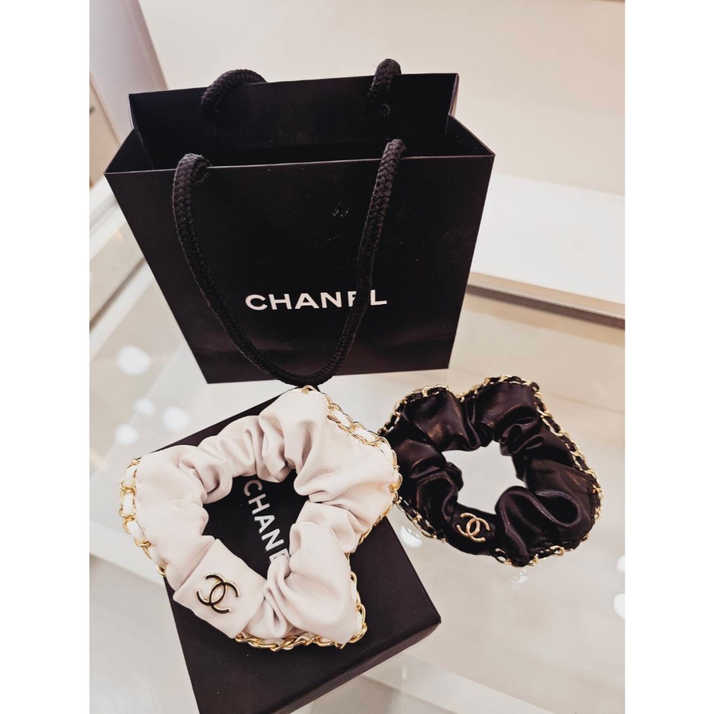พร้อมส่ง ส่งไว ยางมัดผม น้องแนล c h a x chain (black/cream)