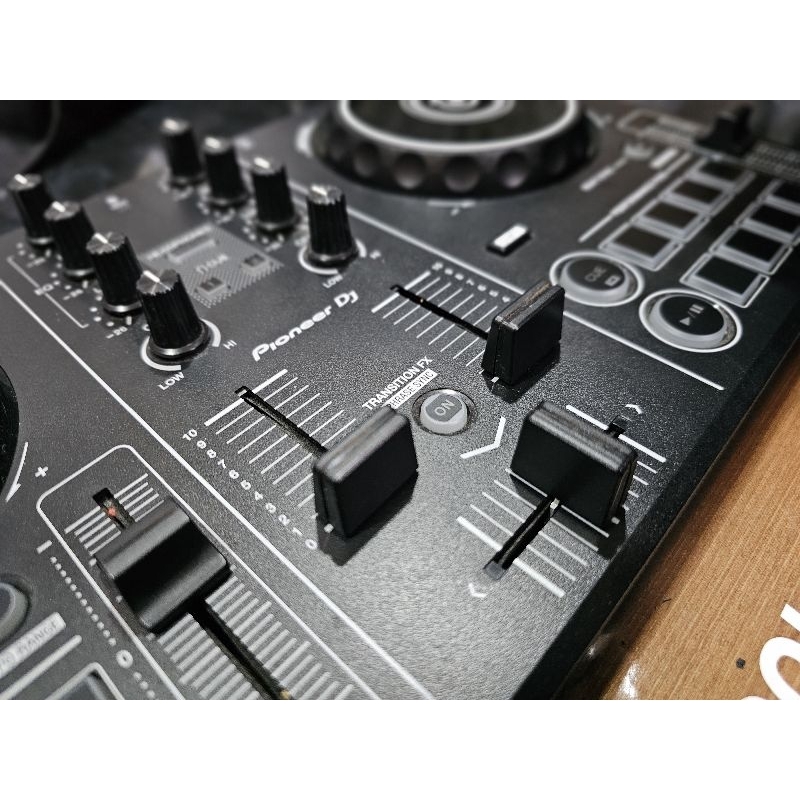 Pioneer Dj Controller รุ่น DDJ 200