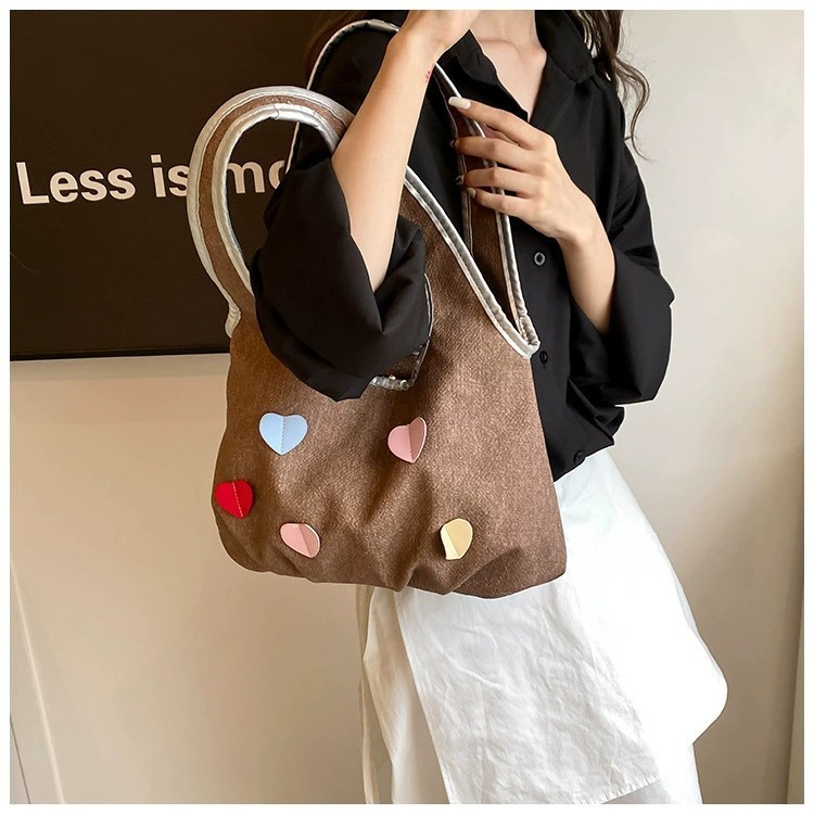 tokyosellected (T2159) กระเป๋าผ้าสะพายไหล่หนังPU  ลายหัวใจ