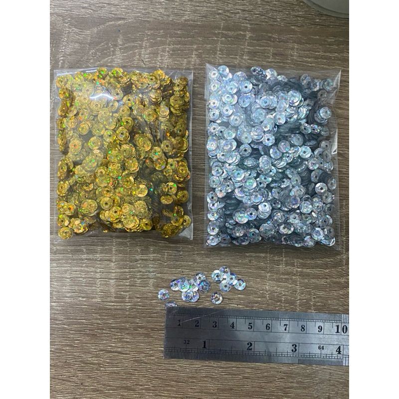 เลื่อมถ้วยดิสโก้สีเงิน สีทอง ขนาด 6,8 มิล ราคา 60฿ หนัก 40 กรัม
