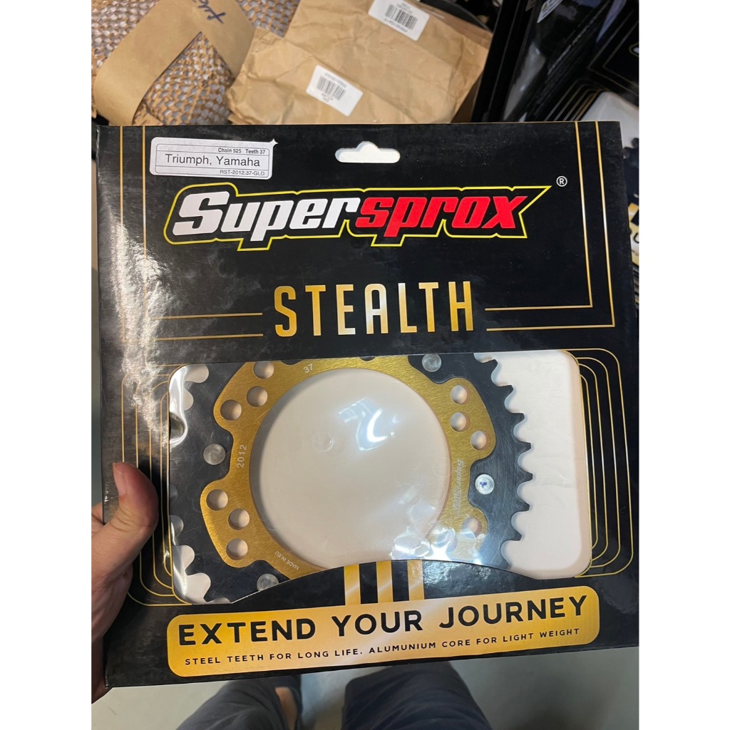 Supersprox สเตอร์สีทองหลังใส่ Triumph T120 / triumph bobber