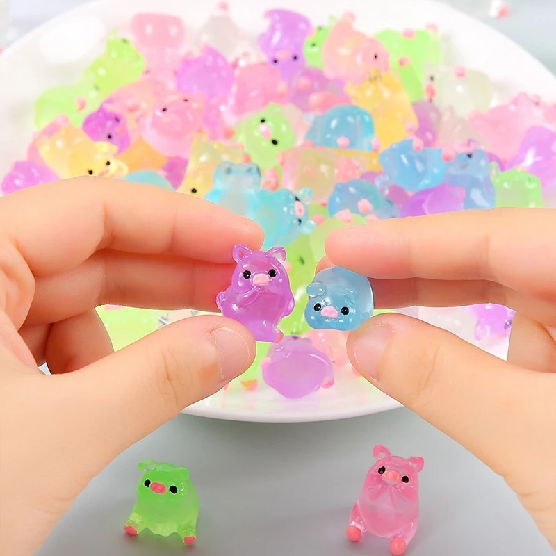 ตุ๊กตาหมูเรซิ่นเรืองแสงขนาดเล็ก thumbnail 5