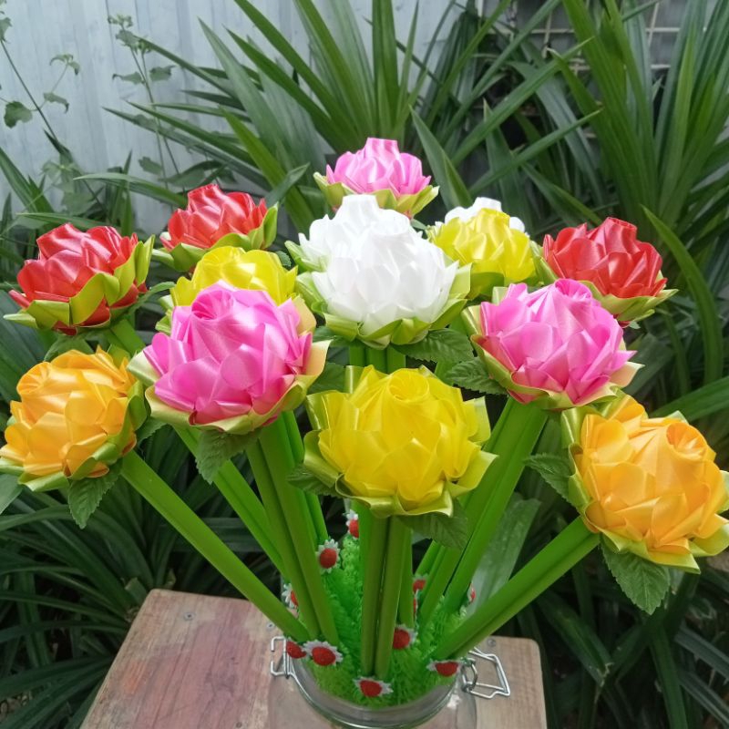 ไม้เสียบผ้าป่า ไม้เสียบกฐิน ตกแต่งด้วย ดอกบัวปทุมมา คละสี ( 1ชุด10ก้าน )