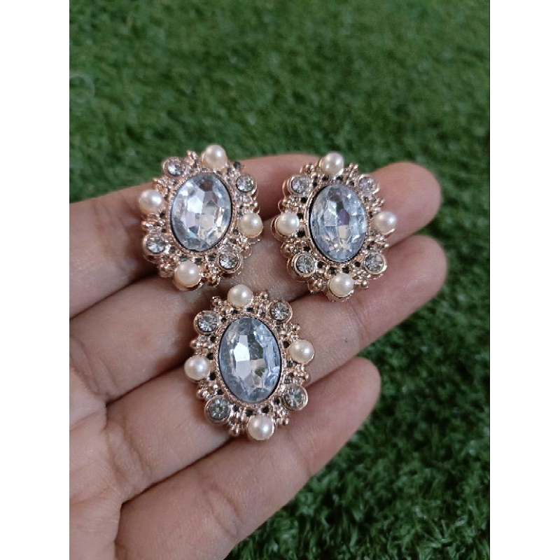 เพชรเทียม ขนาด 2*2.5เซน/จำนวน 60ชิ้น/120บาท