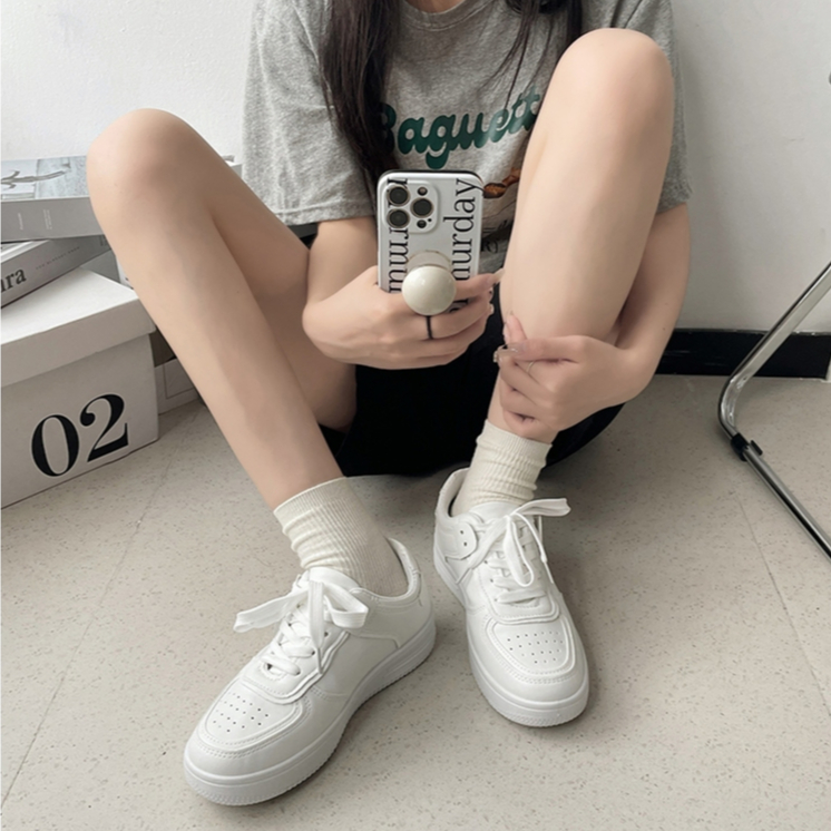 รองเท้าแฟชั่นสตรี ผูกเชือกรองเท้าผ้าใบระบายอากาศได้เวอร์ชั่นเกาหลีน้ำหนักเบาและไม่ลื่นรองเท้าสีขาว - รูปที่ 3