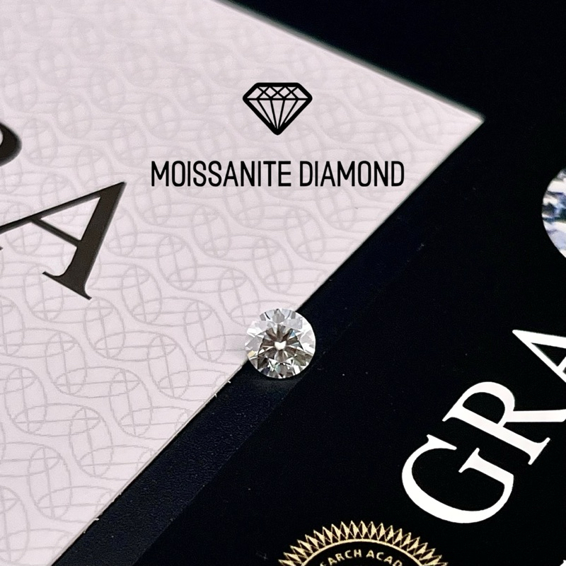 1 กะรัต เพชรโมซาไนท์/โมอีส รูปกลม 6.50มิล -1เม็ด พร้อมใบรับรอง GRA Certified Moissanite Diamond Round D-Color VVS1 6.5mm