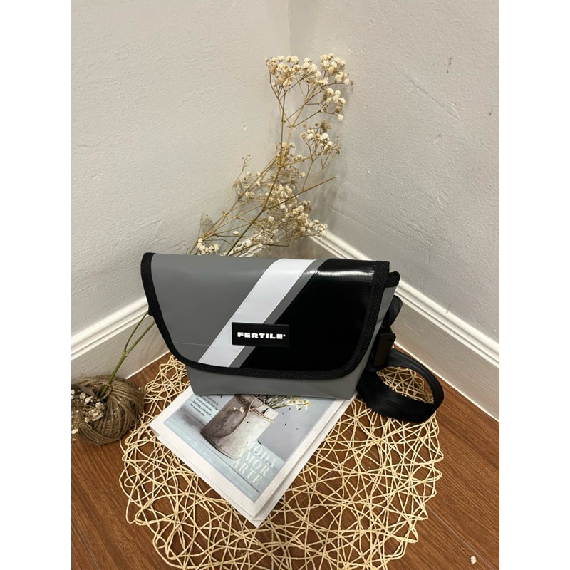 [2-28ก.พ.ใส่โค้ดSPC212BAGลด10.-] กระเป๋าผ้าใบวินเทจ สายเบลท์ขนาด10 นิ้ว(No.052)ฟรีดันทรง