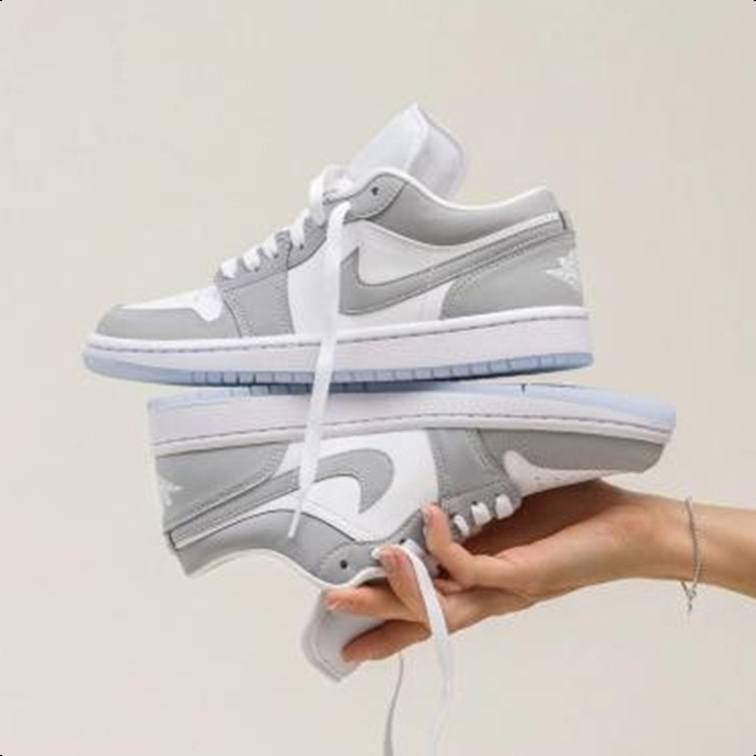 NEW Nike Air Jordan 1 Low Wolf Grey รองเท้ากีฬาบุรุษและสตรีทันสมัย คุณภาพสูง เหมาะสำหรับการเล่นกีฬาและการเดินทางพักผ่อน