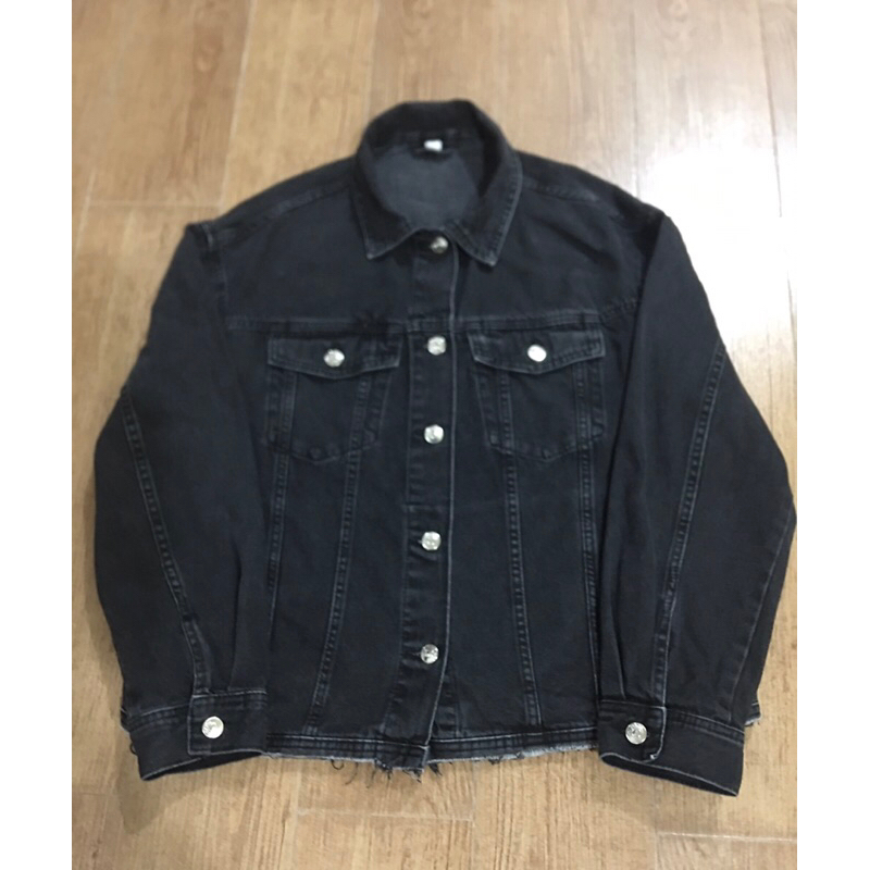 แจ็คเก็ตยีนส์มือสองสีดำ H&M อก 44” ยาว 23”