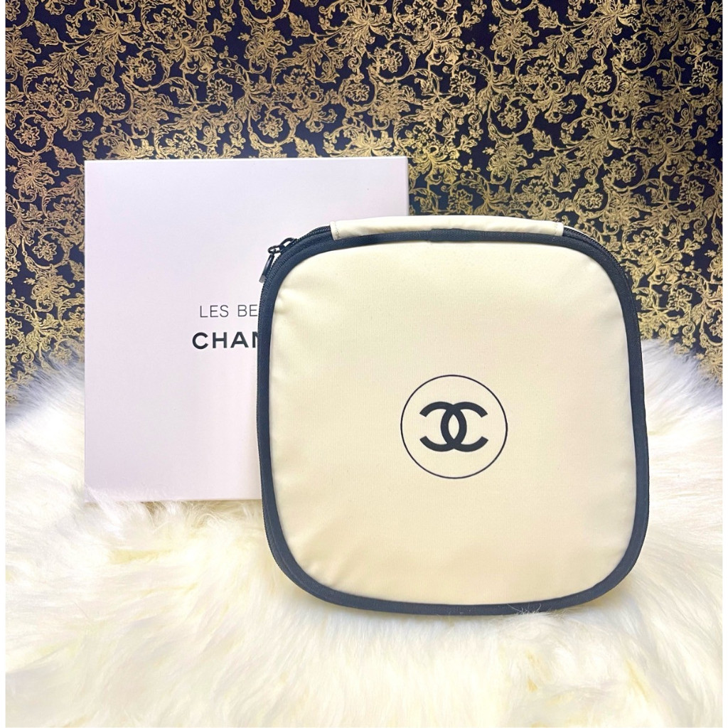 CHANEL BEAUTE Premium Cosmetic Bag VIP Gift  กระเป๋า จากเค้าเตอร์เครื่องสำอาง