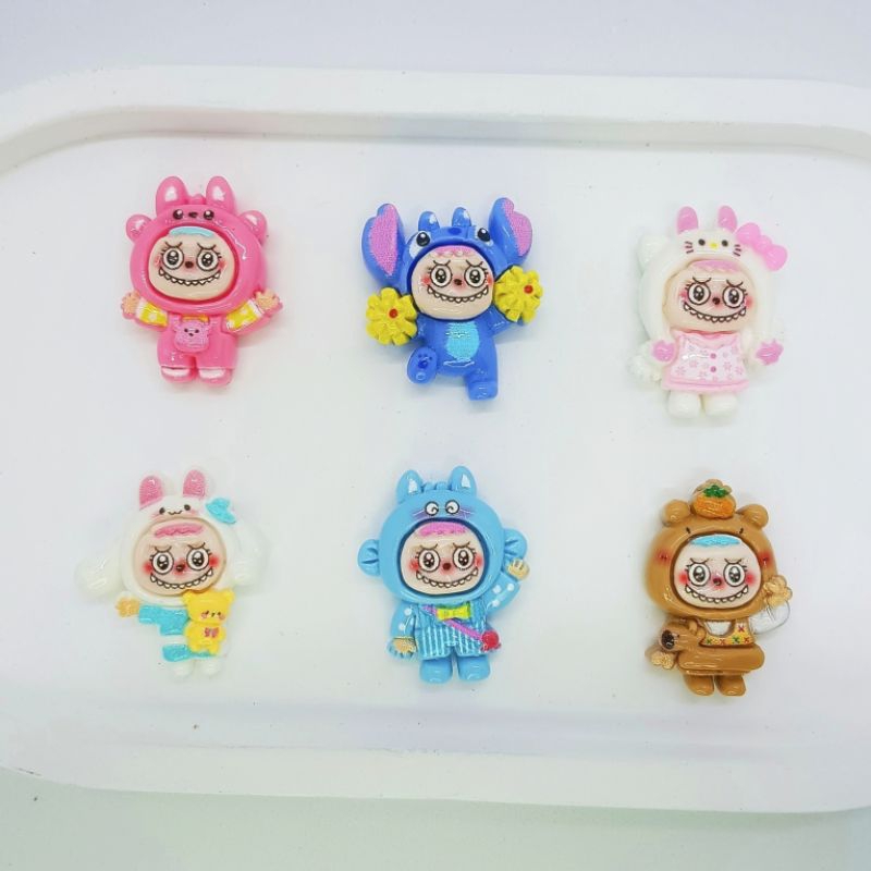 เรซิ่นdiy ลาบูบู้ใส่ชุดมาสคอต จำนวน 6 ชิ้น (สามารถเลือกเฉพาะ เรซิ่นหรือพร้อมติดจิบบิทได้ค่ะ)