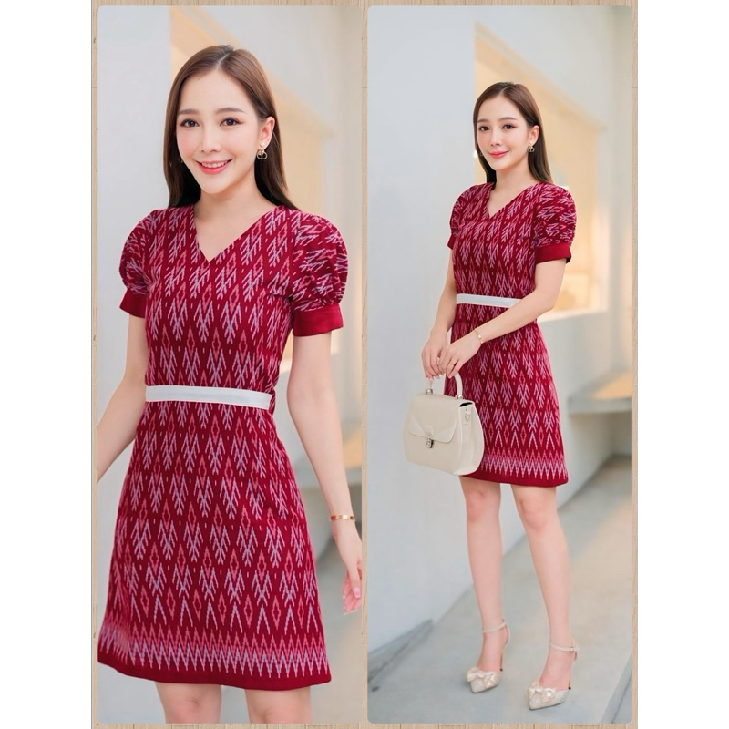 พร้อมส่งชุดเดรสลายไทยใส่ทำงานลายลงใหม่สีแดงใส่แล้วดูเรียบหรูขัดผิดทุกสีผิวใส่ได้จ้า