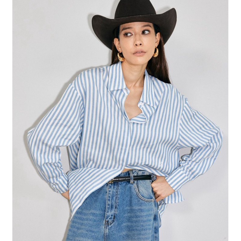เสื้อเชิ้ตโอเวอร์ไซส์ปักโลโก้ Twotwice-Oversized Tw shirt พร้อมส่ง