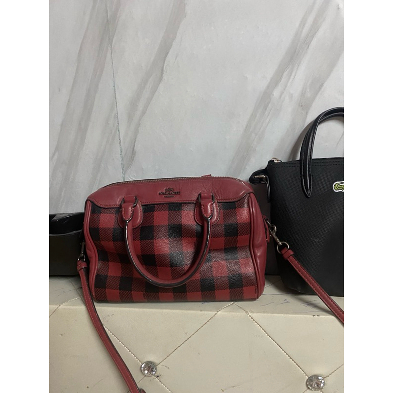 กระเป๋าสะพายข้างทรงหมอนสีแดงลายตารางยี่ห้อcoach