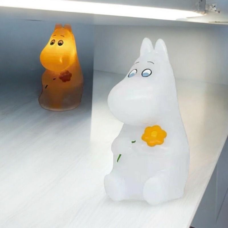 กาชาปอง Moomin ถือดอกไม้มีไฟ