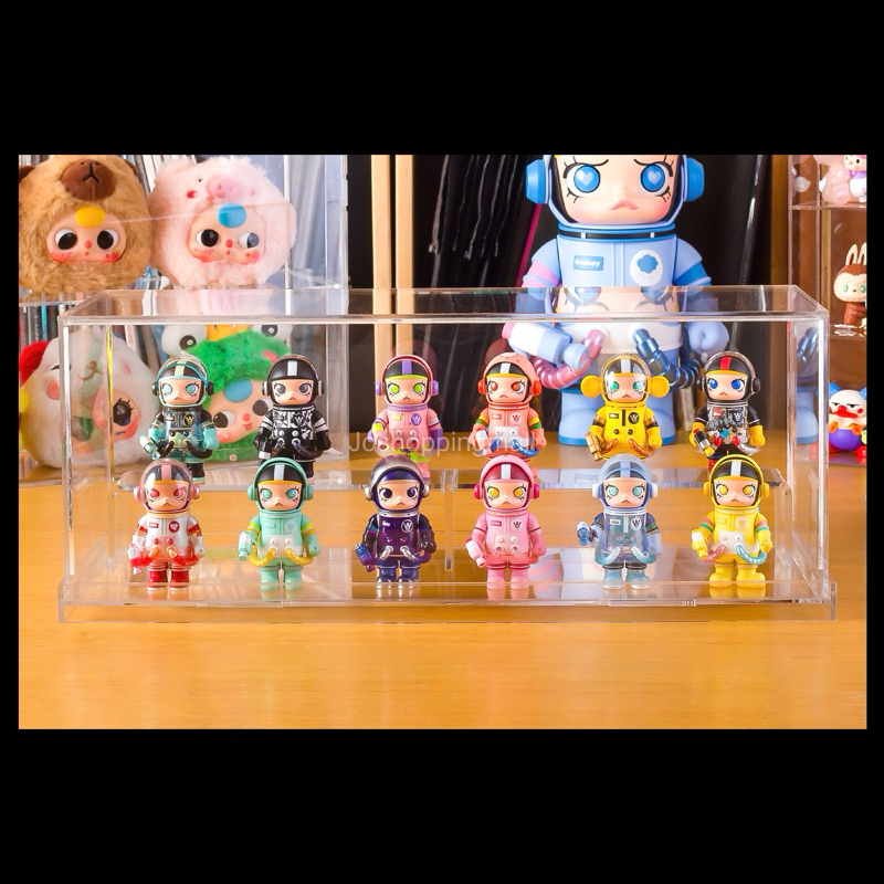 พร้อมส่ง - กล่องอะคริลิค ทรงยาว ยกครอบไม่ต้องประกอบ กับ ประกอบเอง พร้อมชั้นวาง ใส่หุ่นตัวเล็ก เช่น molly100% เนื้อหนา ใส