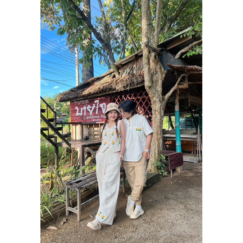 ชุดเซตกางเกงเสื้อกั๊กคอเหลี่ยม สีครีม (ไม่รวมกางเกงชาย)