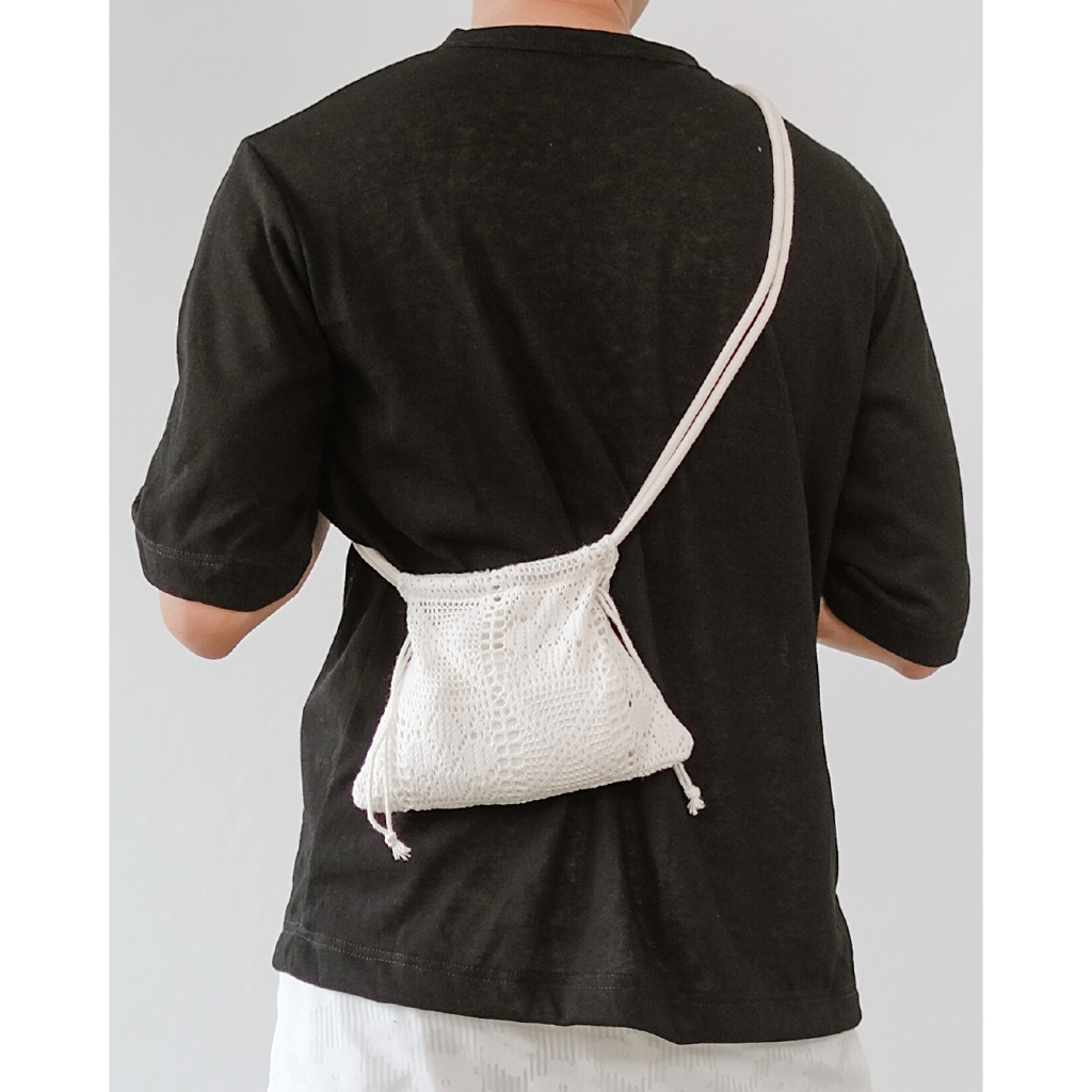 Floral Crochet Mini Crossbody Bag | กระเป๋าสะพายทรงเกี๊ยว ขนาดเล็ก ผ้าถักโครเชต์ ดีเทลสายแบบผูก