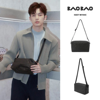 ตัวแทนจัดซื้อของญี่ปุ่น  2023 new baobao bag Issey Miyake SADDLE BAG กระเป๋าสะพายข้าง