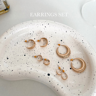 **พร้อมส่งจากร้านในไทย** BOX SET EARRINGS by abshop ได้ต่างหูไปเลยค่ะ 4 คู่ ขนาด 1/1/2/2.5 ซม.  Price :  50  Baht / set