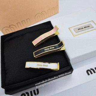 MIU MIU Enameled metal hair clips กิ๊บหนีบ มิว มิว มาใหม่ ชนช๊อป  งานสวย ระดับ Hi-end   ด้านหลังปั๊ม แมด ITALY