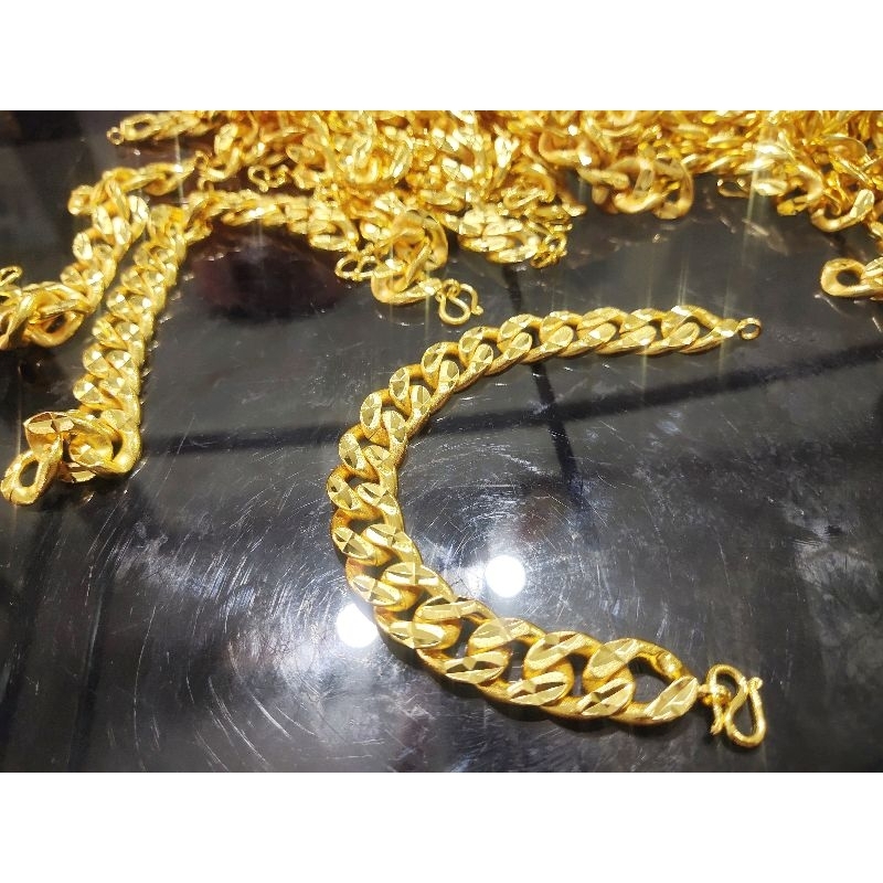173ข้อมือเลสตะขาบแบนพ่นทรายตัดลายมีหนัก1บาทและ2บาท💥แถมฟรีตะขอทอง งานคุณภาพระดับพรีเมี่ยม ใส่ทน ไม่แพ้ไม่คัน