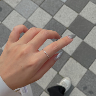 SissyJewelry // แหวนเงินแท้ รุ่น Tiny gem wood textured ring