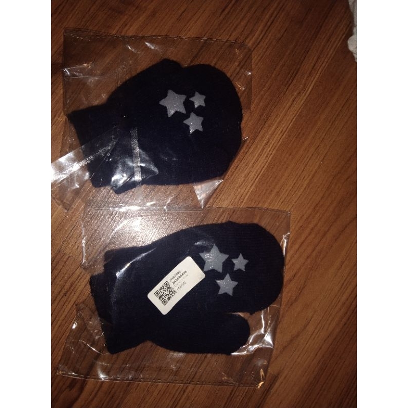 ถุงมือผ้าถักเด็ก กันความเย็น ไม่เกิน 3 ขวบ สีดำ แยกแค่นิ้วโป้ง