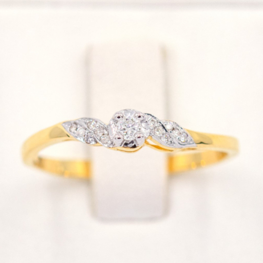 แหวนชู บ่าข้างก้านพริ้วนิดๆ คู่กันสวยๆ 🍃 แหวนเพชร แหวนทองเพชรแท้ ทองแท้ 37.5% (9K) ME952