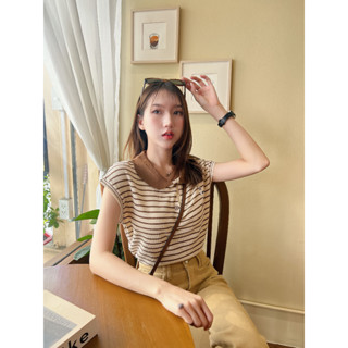 เสื้อแขนล้ำไหมพรมนำเข้า เที่ยวคาเฟ่ สีน้ำตาลสุดน่ารัก ปักกระต่ายที่อก