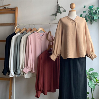 Muji top🪄  เสื้อคอวี ตัวปล่อยชายโค้งมน  คอไม่ลึกนะคะ ทรงปล่อยๆ ใส่ได้บ่อย