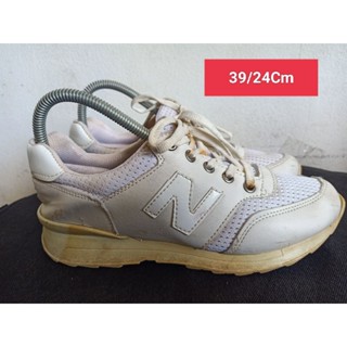 New balance Size 39 ยาว 24 Cm  รองเท้ามือสอง  ผู้หญิง เท้าเล็ก แฟชั่น ลำลอง ทำงาน