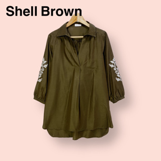 เดรส Shell Brown   ผ้าคอตต้อนผสมโพลี ไซด์ -  M   อก 40 เอว 42 สะโพก 46 ยาว 33 นิ้ว เดรสทรงสวยน่ารักมาก ผ้าเงาสวย