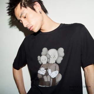 เสื้อยืด Kaws x Uniqlo New collection Black T-shirts