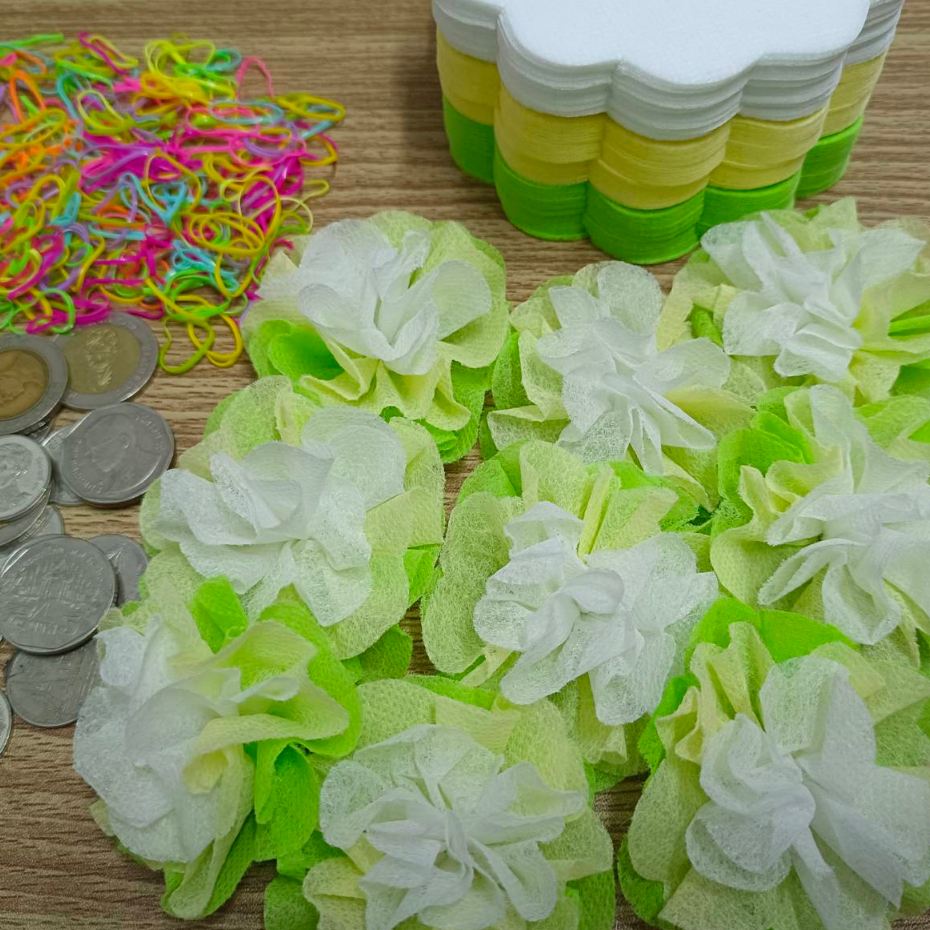 ห่อได้100เหรียญ เซ็ต3ชั้น กระดาษสาห่อเหรียญโปรยทานพร้อมหนังยาง ไล่สีพาสเทล [ขอบดอกไม้ สีเขียว]  ใช้พับใส่เหรียญงานบวช