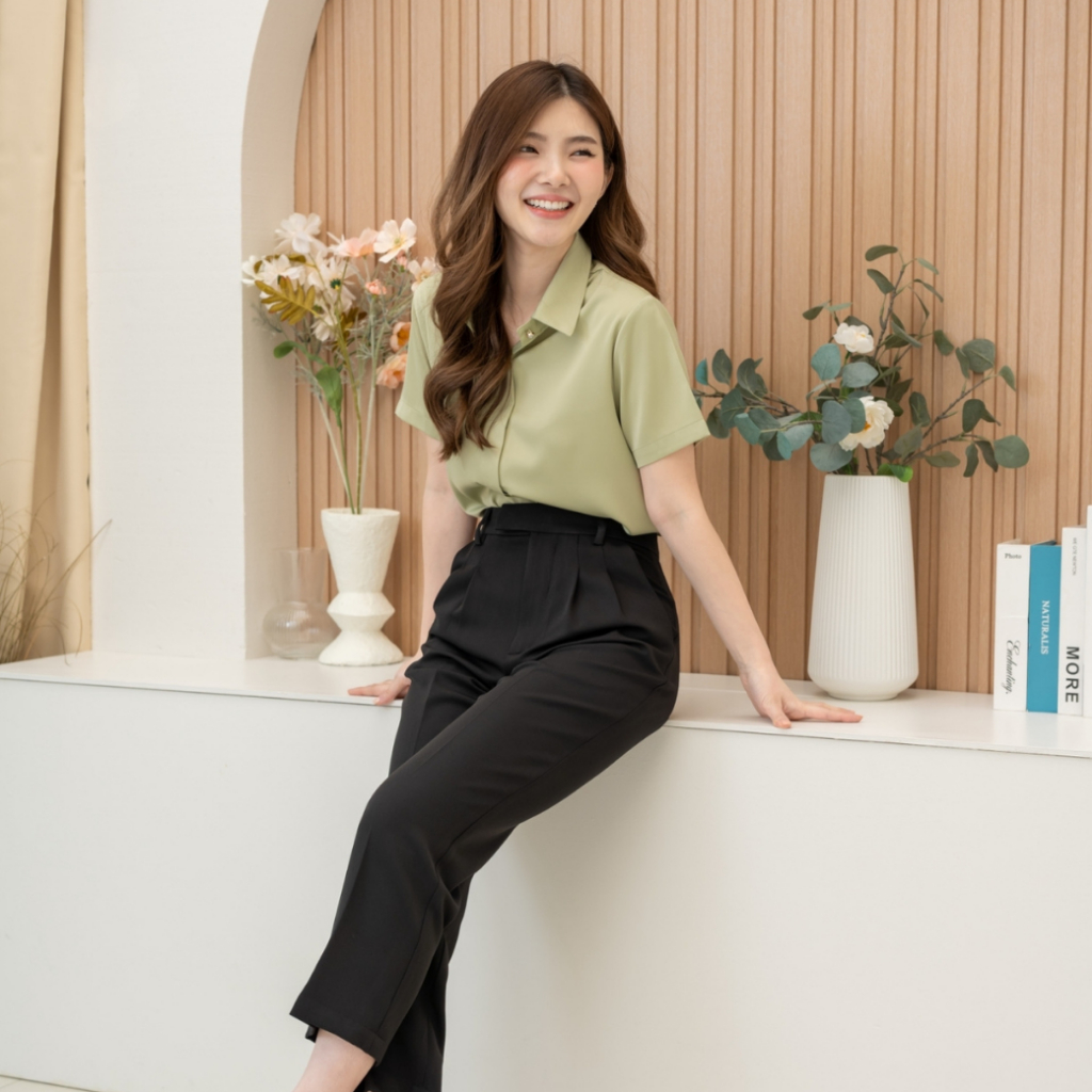 Onceandtwice | Honey Top 🍯 เสื้อคอปกแขนสั้น ผ้าซาตินพรีเมี่ยม ทรงสวย เสื้อแขนสั้น เสื้อทำงาน มี 7 สี - รูปที่ 4