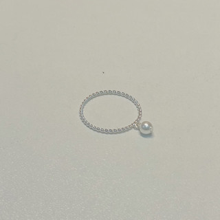 SissyJeweley // แหวนเงินแท้ Single glass pearl drop twisted ring