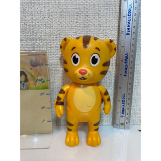 ตุ๊กตาเสือเดเนียล Daniel tiger มีรอยเมจิกจางๆทั่วตัว ถลอกบ้างตามภาพ ของแท้ สภาพ92%